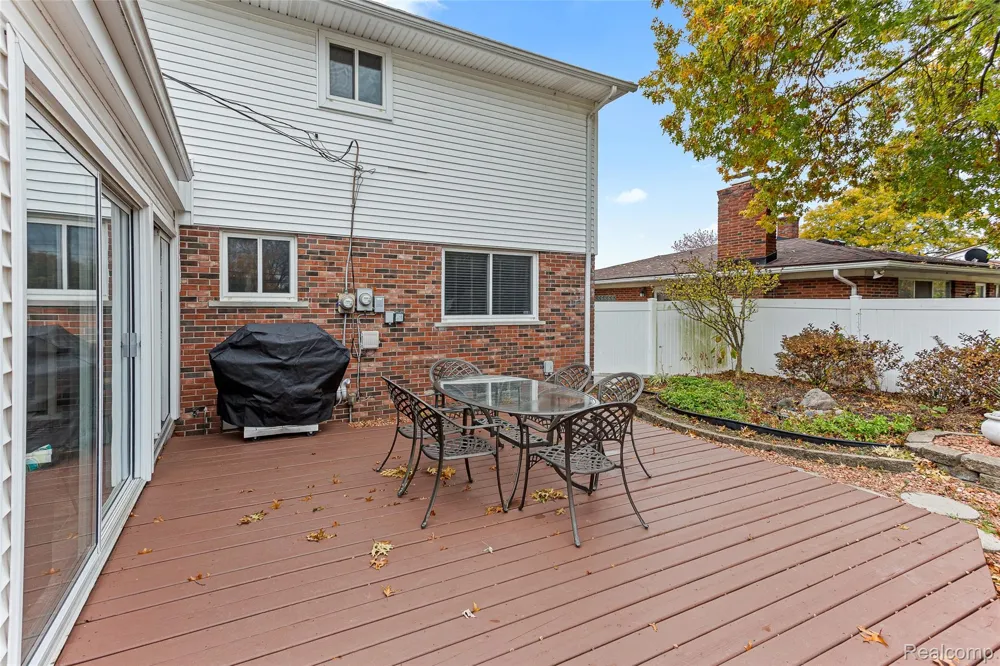 16515 Festian Drive Clinton Charter Township, MI 48035