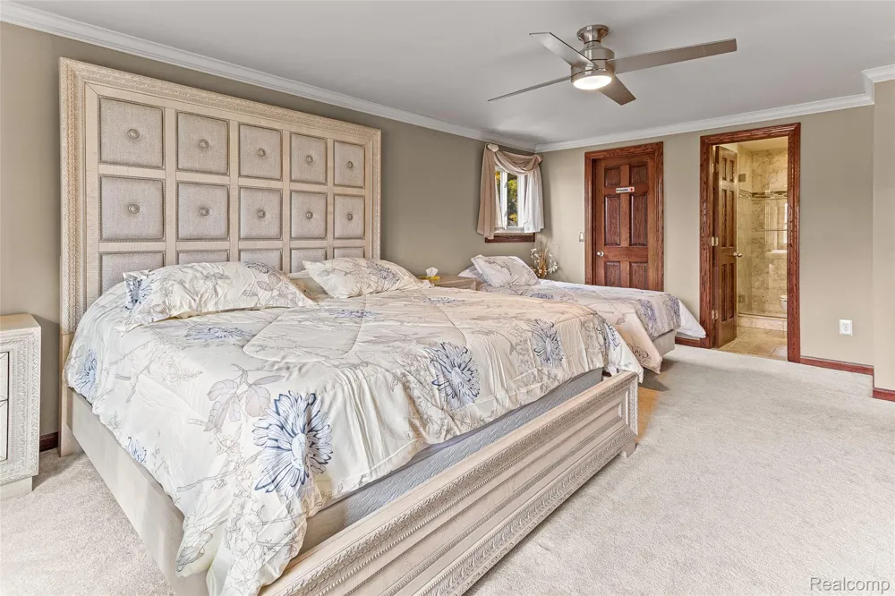 16515 Festian Drive Clinton Charter Township, MI 48035
