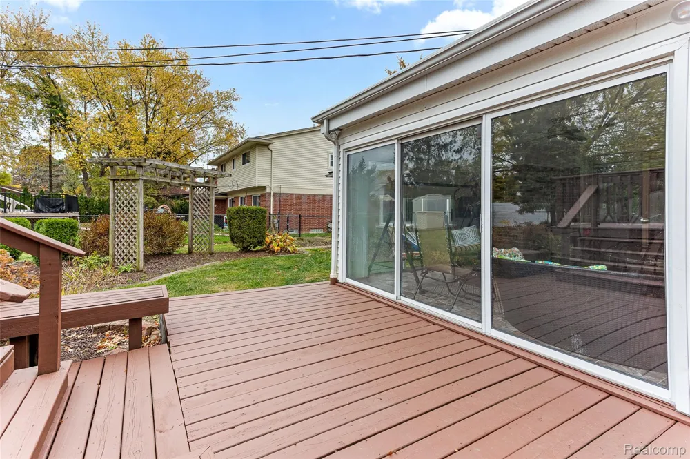 16515 Festian Drive Clinton Charter Township, MI 48035