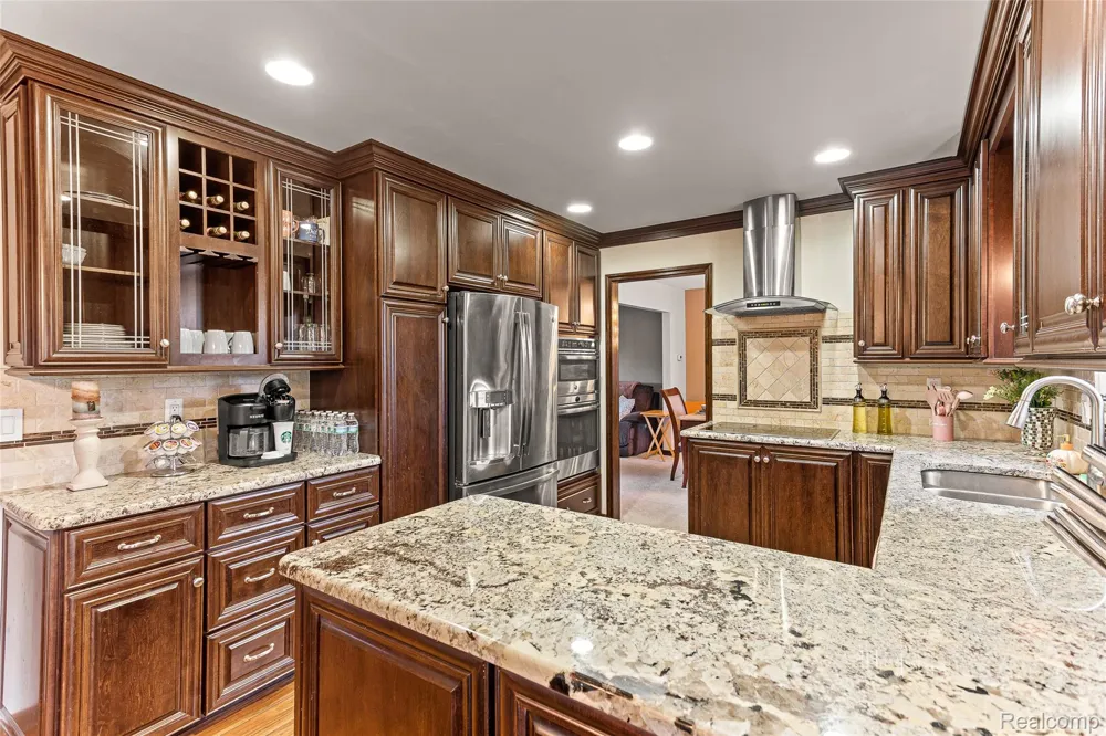 16515 Festian Drive Clinton Charter Township, MI 48035