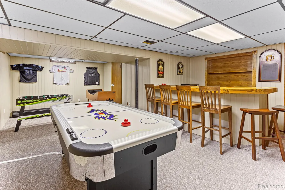 16515 Festian Drive Clinton Charter Township, MI 48035