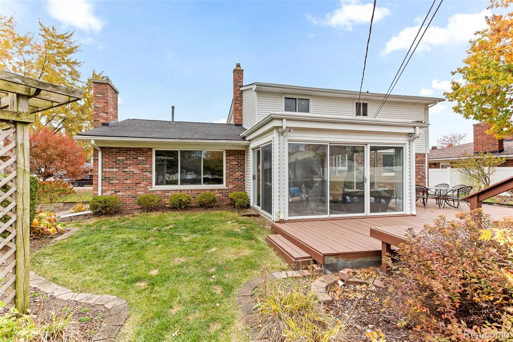 16515 Festian Drive Clinton Charter Township, MI 48035