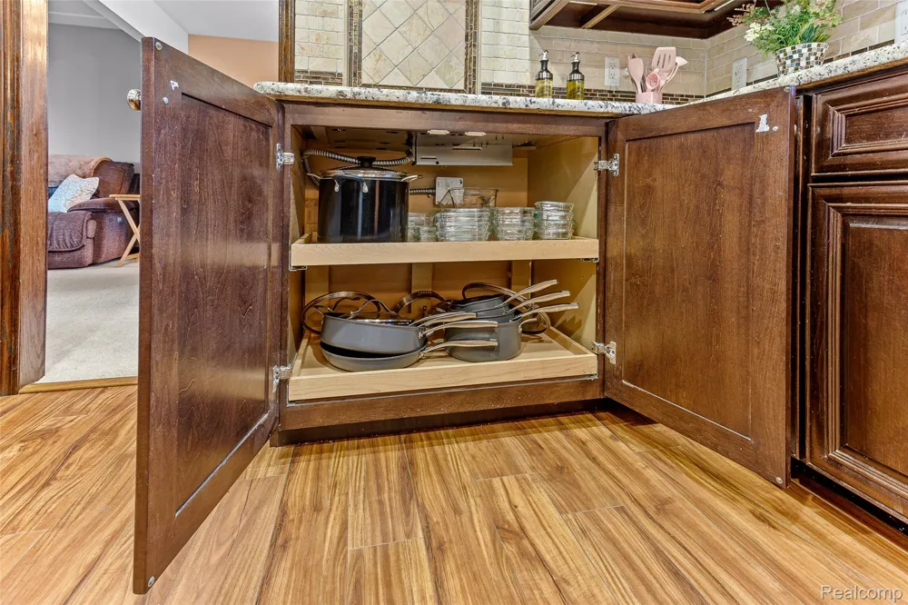 16515 Festian Drive Clinton Charter Township, MI 48035