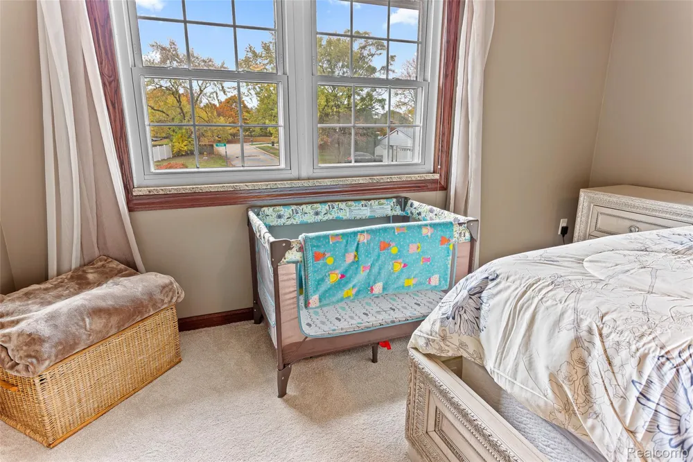 16515 Festian Drive Clinton Charter Township, MI 48035