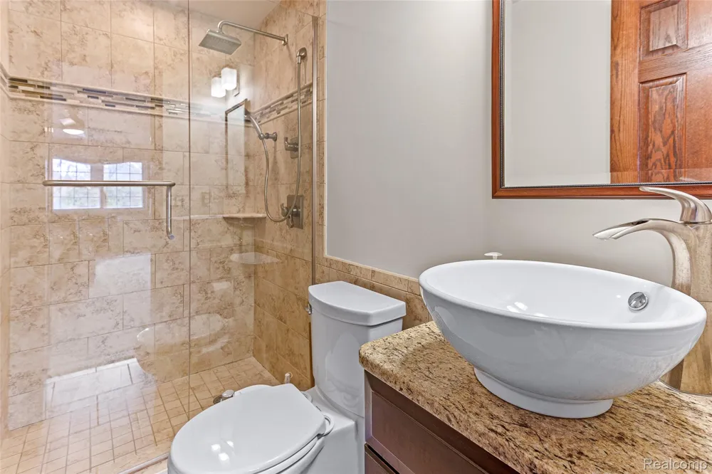 16515 Festian Drive Clinton Charter Township, MI 48035