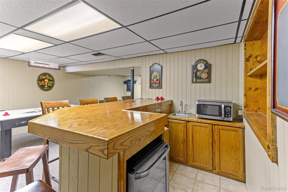 16515 Festian Drive Clinton Charter Township, MI 48035
