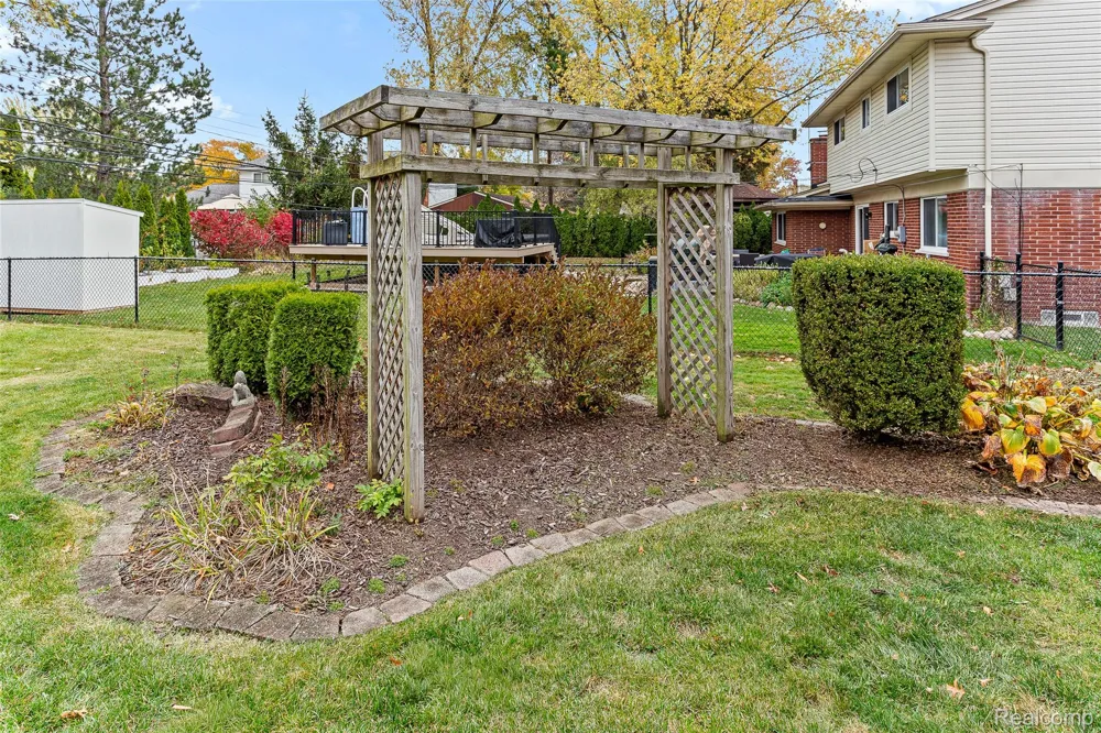 16515 Festian Drive Clinton Charter Township, MI 48035