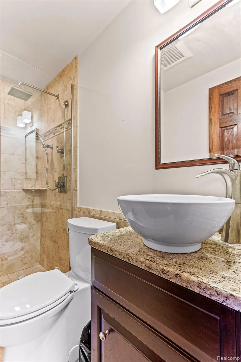 16515 Festian Drive Clinton Charter Township, MI 48035
