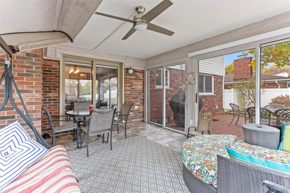 16515 Festian Drive Clinton Charter Township, MI 48035