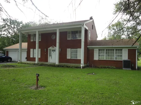 2633 Smith Road