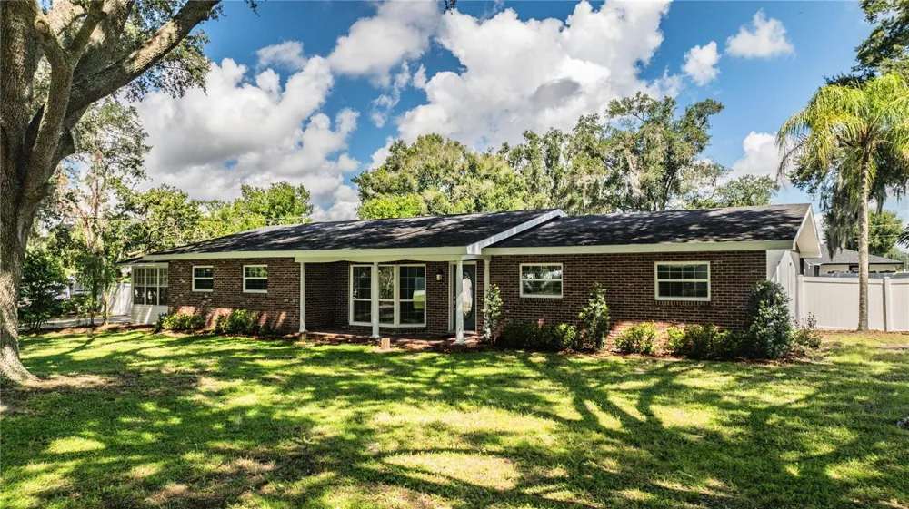 2217 WELLS ROAD Auburndale, FL 33823