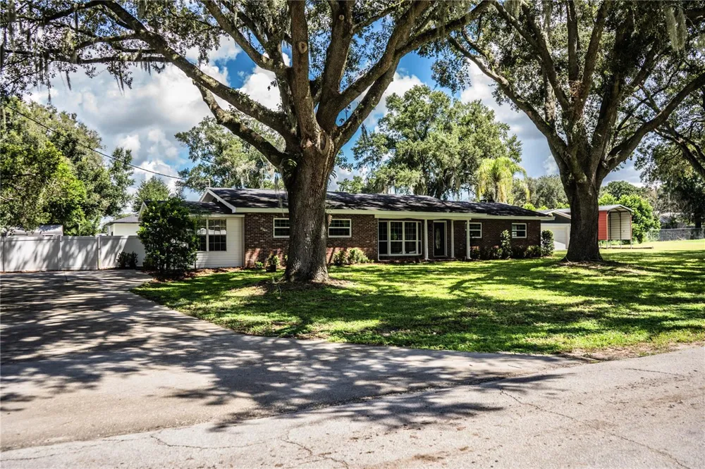 2217 WELLS ROAD Auburndale, FL 33823