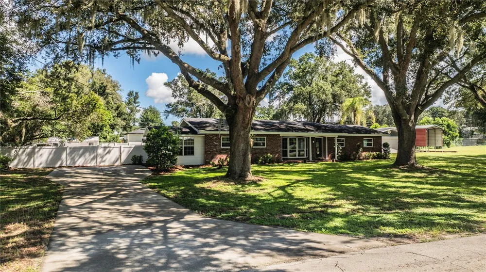 2217 WELLS ROAD Auburndale, FL 33823