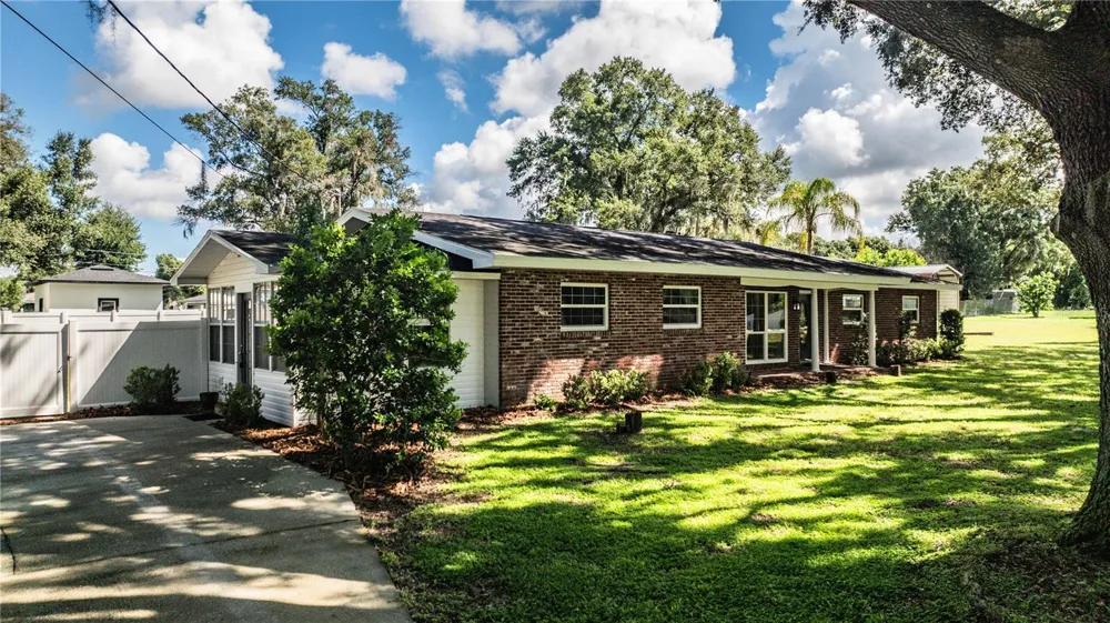 2217 WELLS ROAD Auburndale, FL 33823