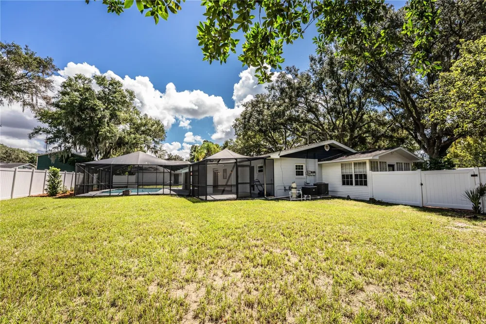 2217 WELLS ROAD Auburndale, FL 33823
