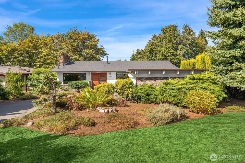 5203 111th Avenue NE Kirkland, WA 98033