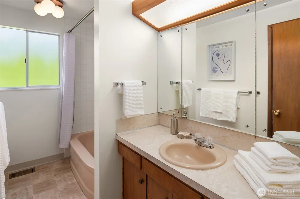 5203 111th Avenue NE Kirkland, WA 98033