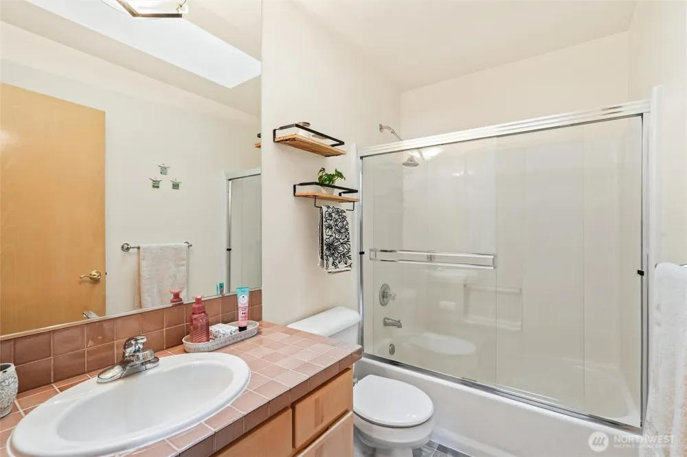 8228 226th Street SW #A/B Edmonds, WA 98026