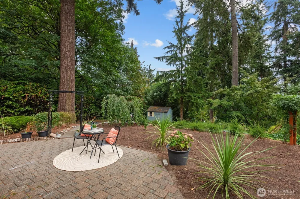 16931 SE Newport Way Bellevue, WA 98006