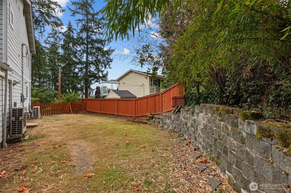 16931 SE Newport Way Bellevue, WA 98006