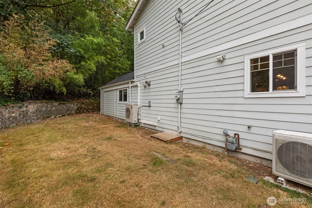 16931 SE Newport Way Bellevue, WA 98006