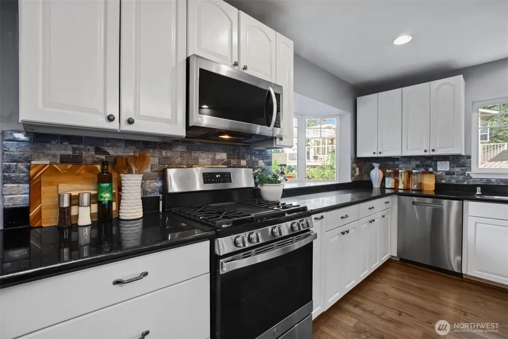 16931 SE Newport Way Bellevue, WA 98006