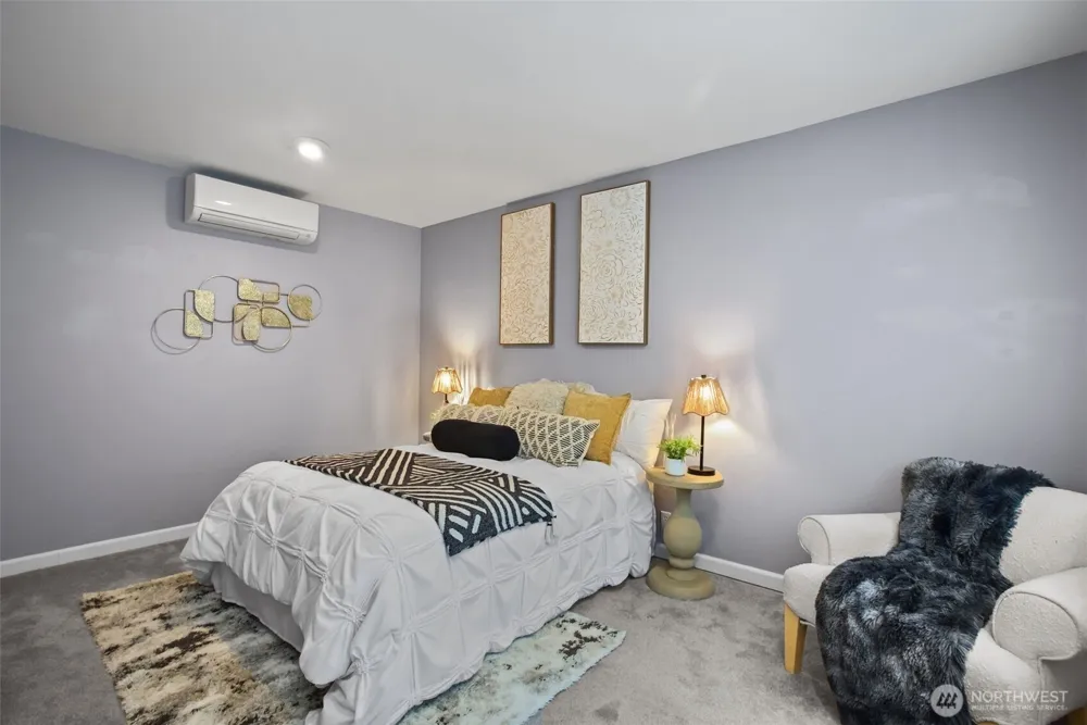 16931 SE Newport Way Bellevue, WA 98006