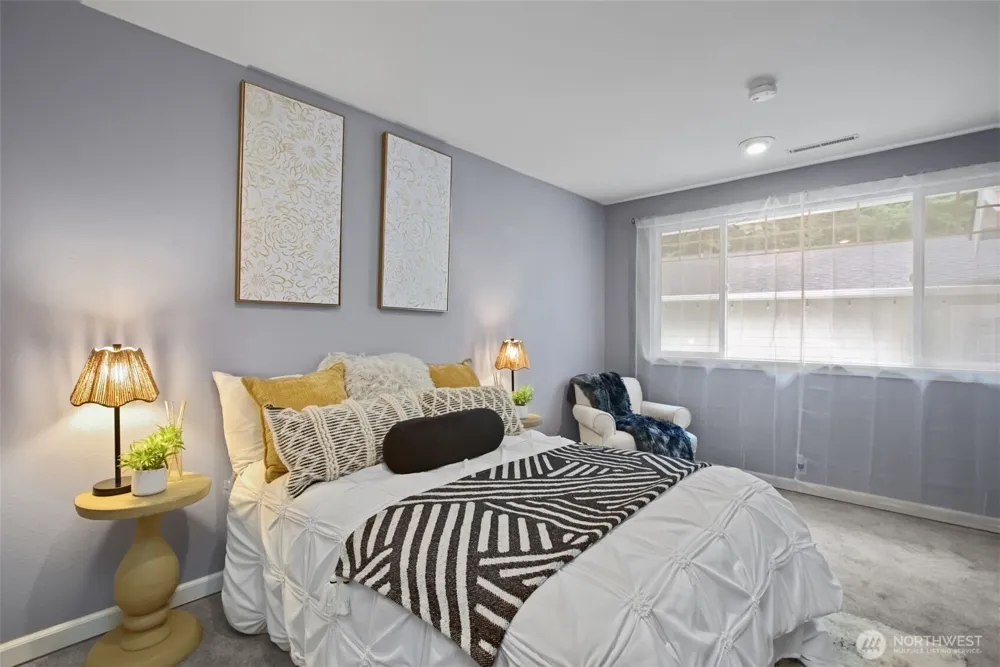 16931 SE Newport Way Bellevue, WA 98006