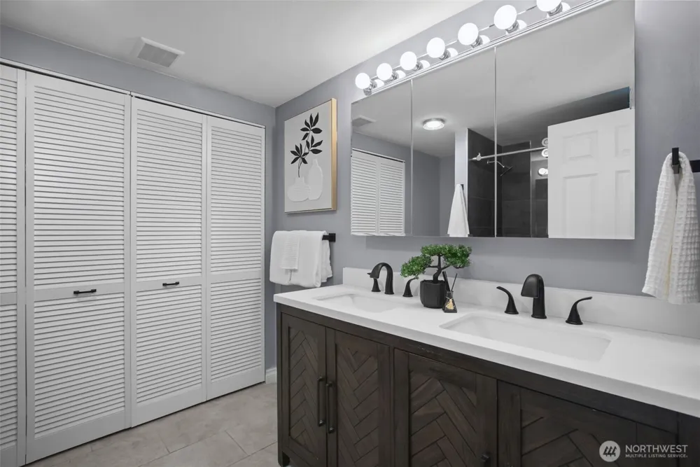 16931 SE Newport Way Bellevue, WA 98006