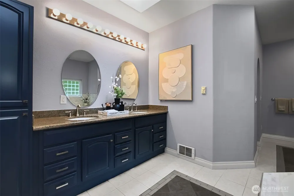 16931 SE Newport Way Bellevue, WA 98006