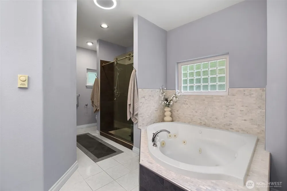 16931 SE Newport Way Bellevue, WA 98006