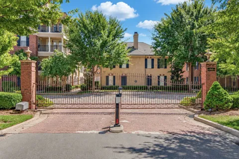 307 Seven Springs Way #102