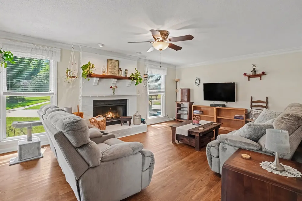 225 Longwood Ln Clarksville, TN 37043
