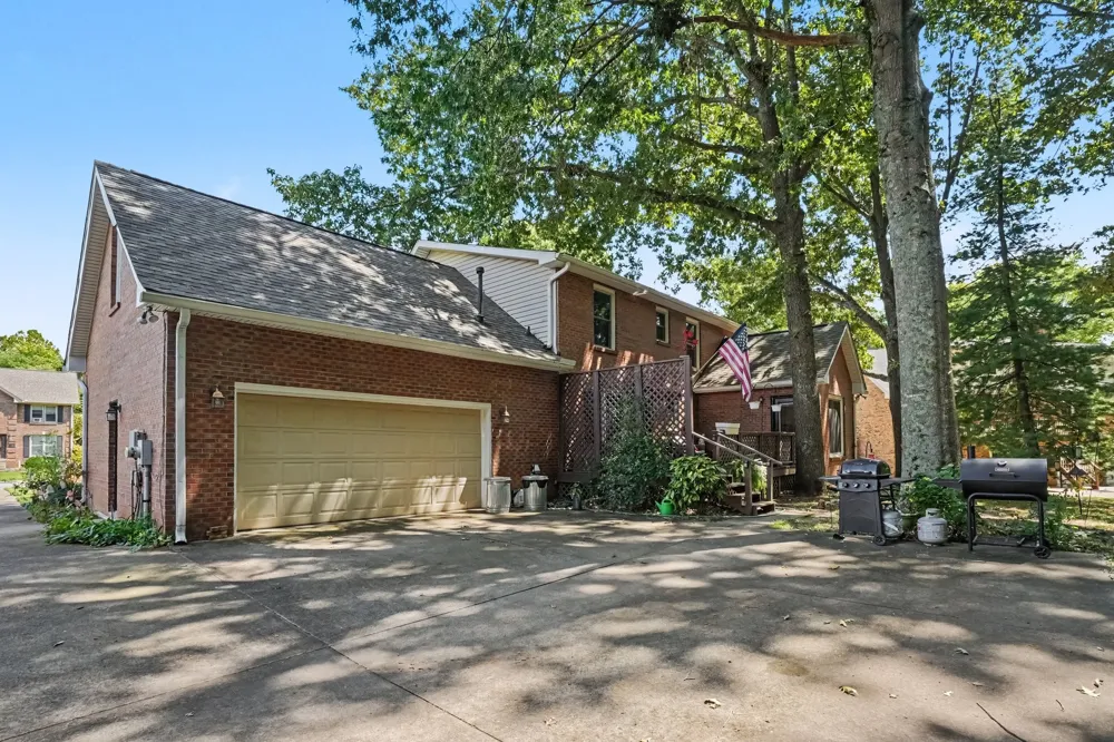 225 Longwood Ln Clarksville, TN 37043