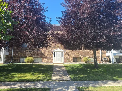 331 Prairiewood Circle S #102