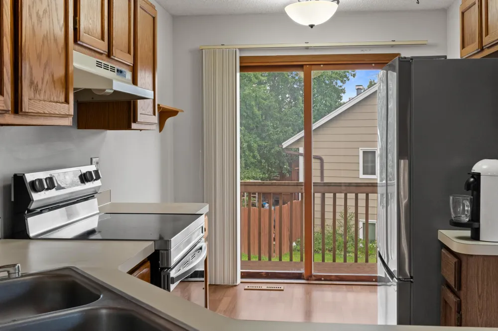 7486 Vinewood Court Maple Grove, MN 55311
