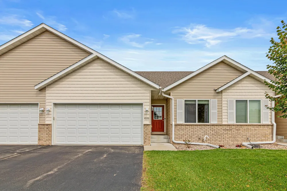 4151 Blakewood Drive Shakopee, MN 55379