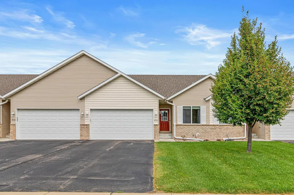 4151 Blakewood Drive Shakopee, MN 55379