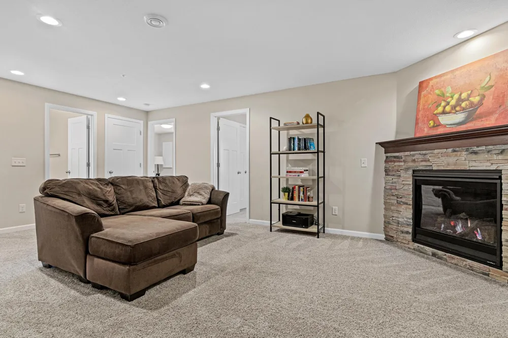 4151 Blakewood Drive Shakopee, MN 55379