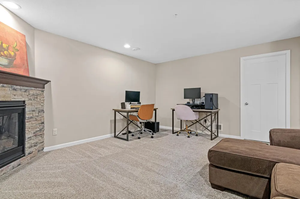 4151 Blakewood Drive Shakopee, MN 55379