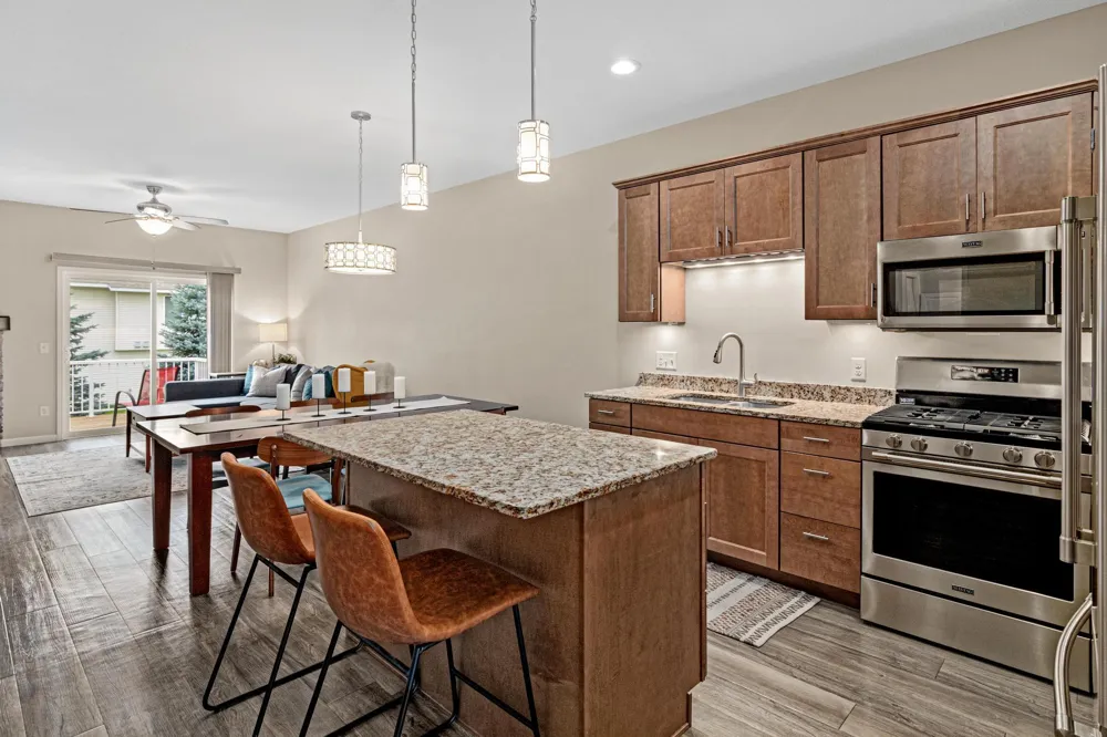 4151 Blakewood Drive Shakopee, MN 55379