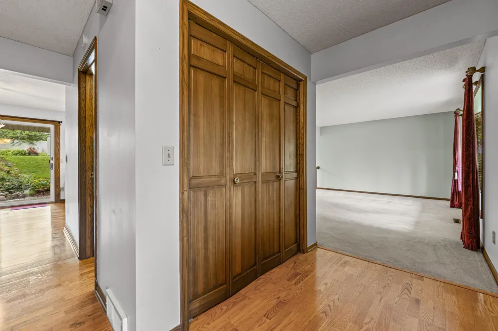 14136 Frontier Lane Burnsville, MN 55337
