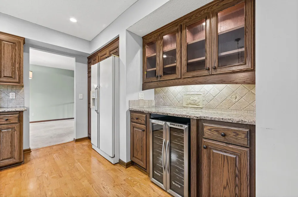 14136 Frontier Lane Burnsville, MN 55337