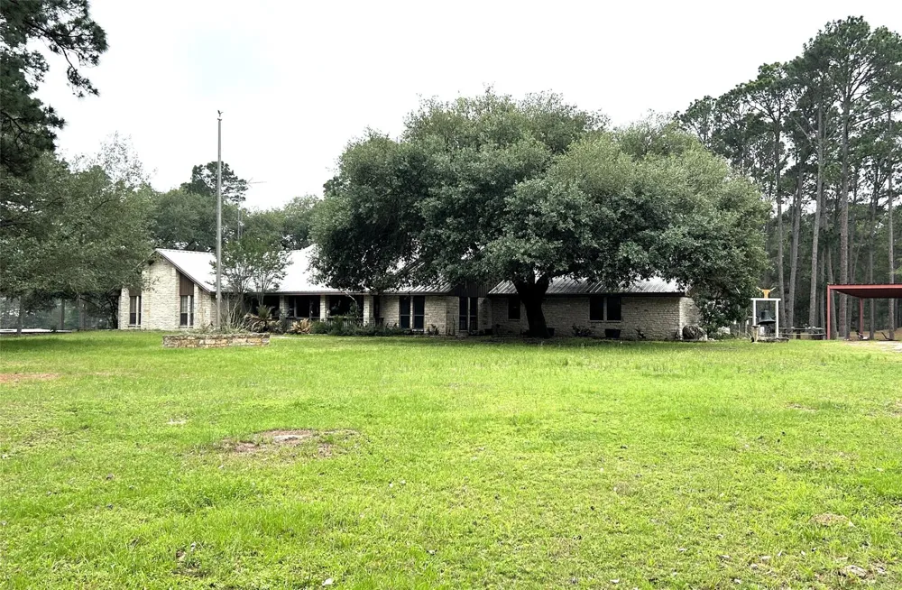 5455 Us-77 La Grange, TX 78945