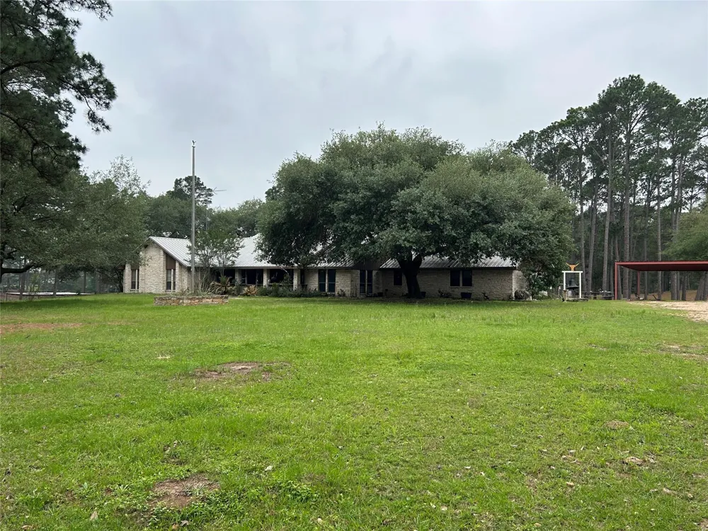 5455 Us-77 La Grange, TX 78945