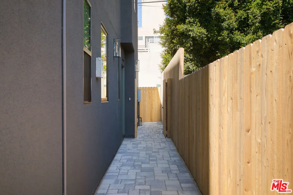 1233 June Street Los Angeles, CA 90028