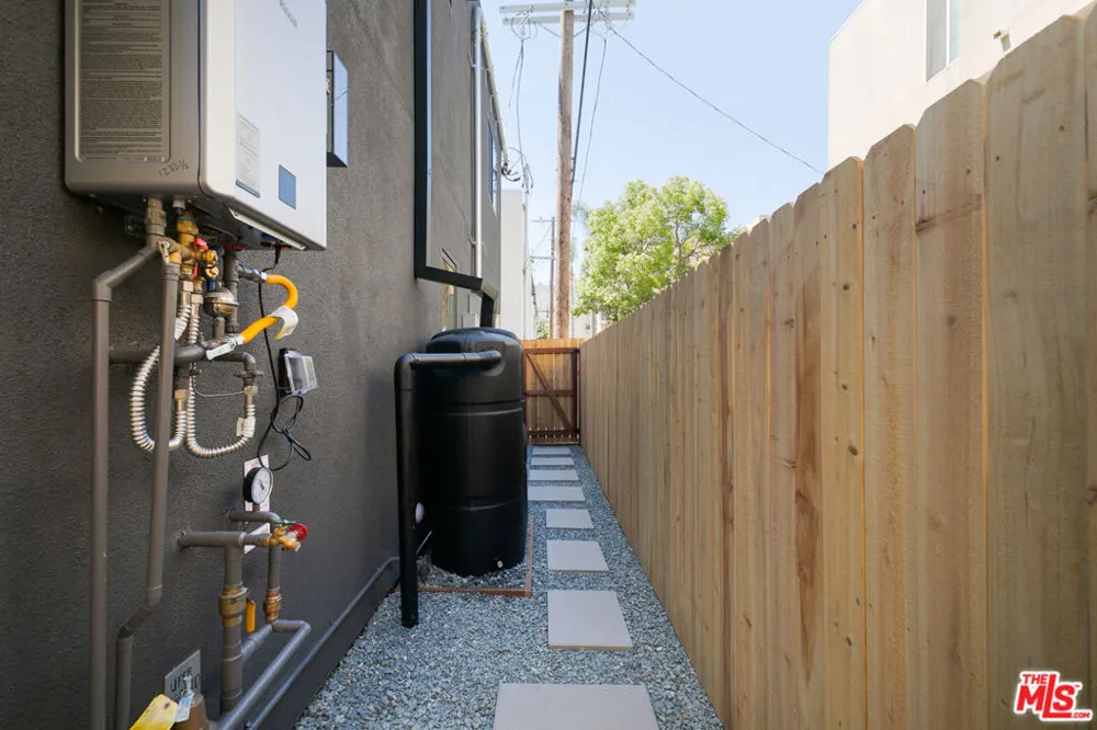 1233 June Street Los Angeles, CA 90028