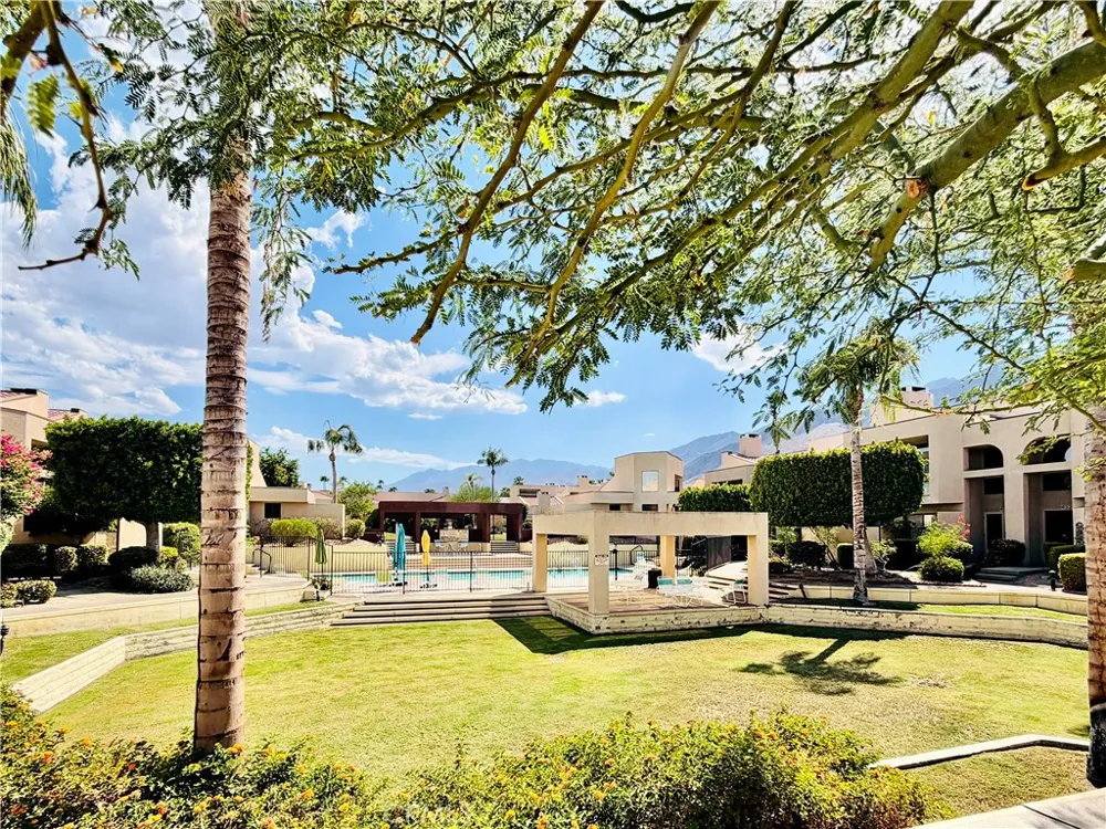 861 Village Square Palm Springs, CA 92262
