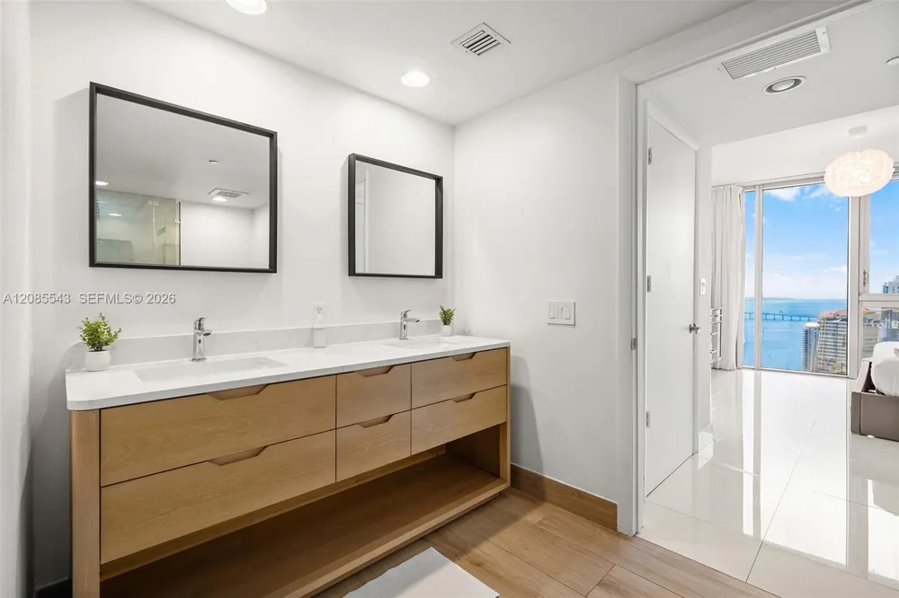 485 Brickell Ave #4410 Miami, FL 33131