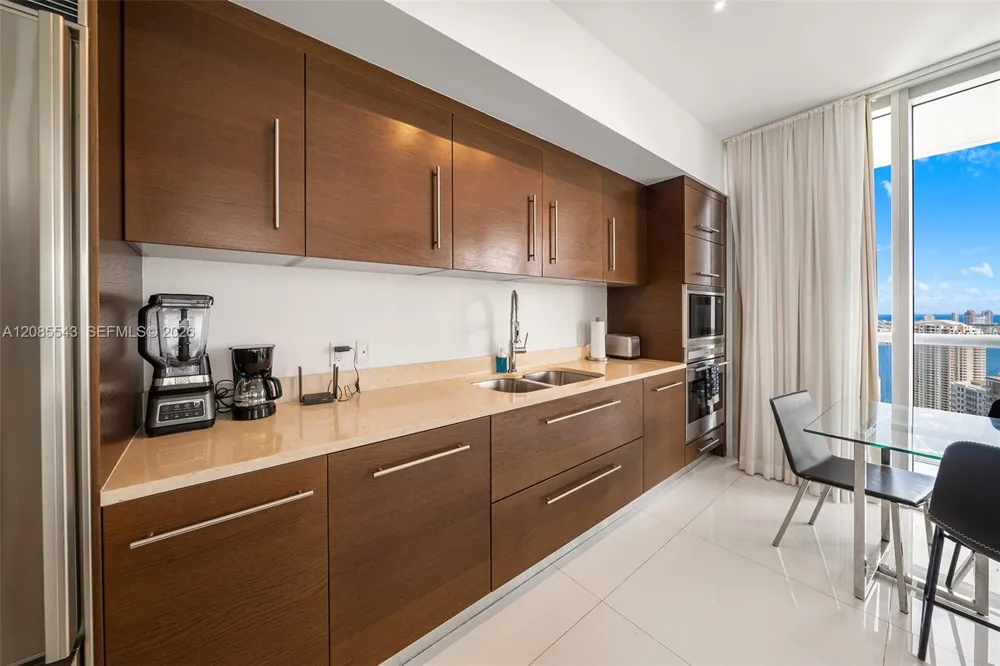 485 Brickell Ave #4410 Miami, FL 33131
